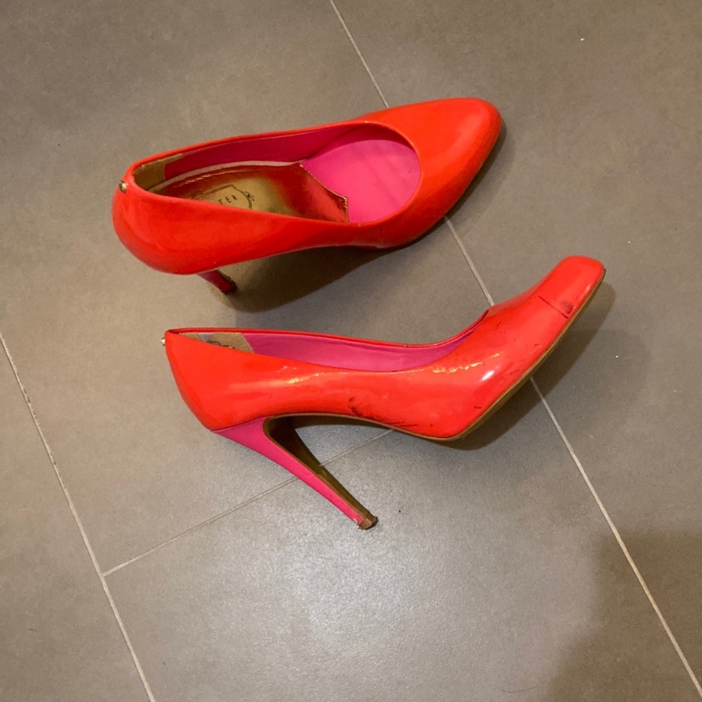 TED BAKER HOT PINK PUMPS GENTLY USED SIZE 9US 3” heel